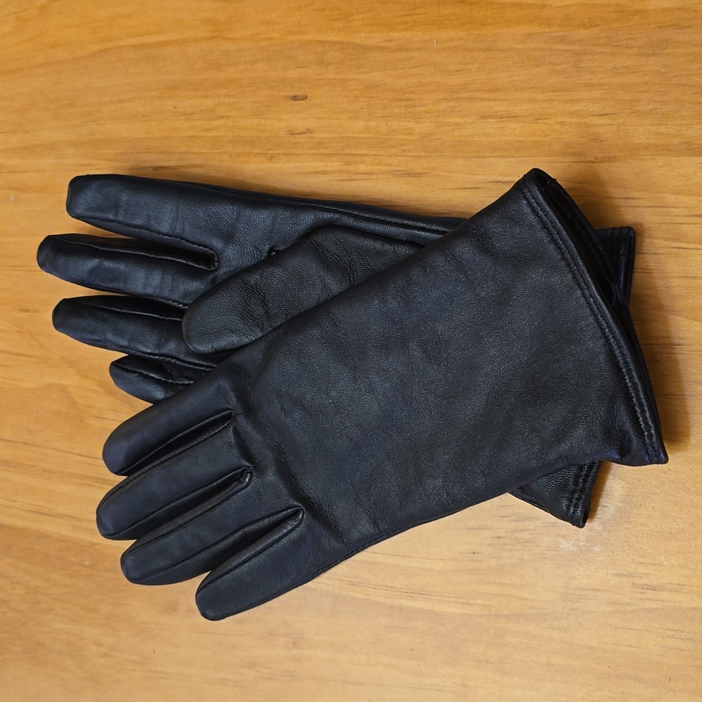 Womans Black Leather Gloves